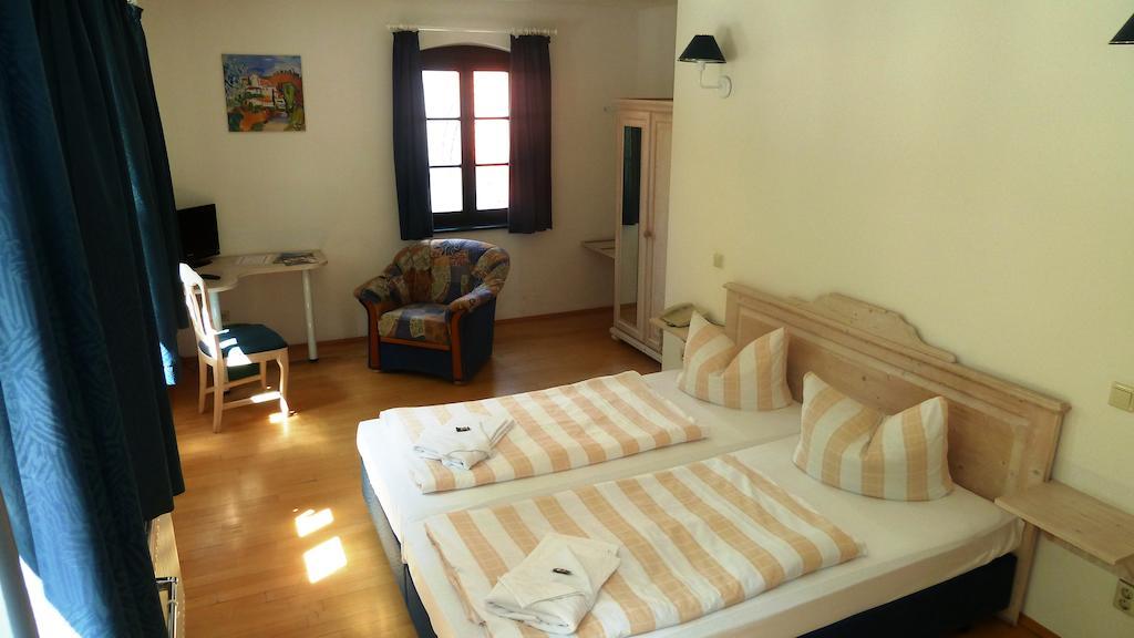Mb Hotel Weisser Hirsch Hohnstein Ruang foto